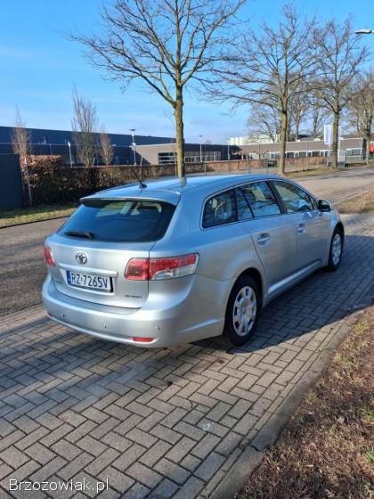 Toyota Avensis T27 2010