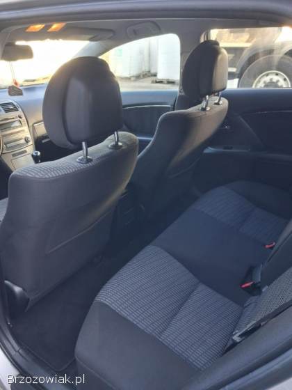 Toyota Avensis T27 2010