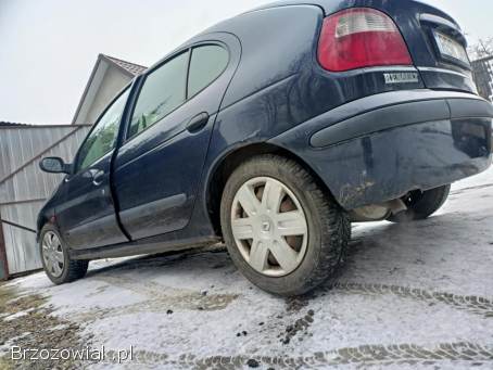 Renault Megane 1.  6 benzyna  1999