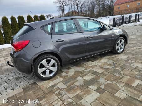 Opel Astra J 2011