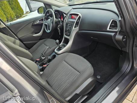 Opel Astra J 2011