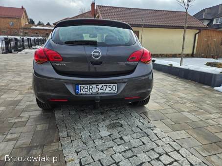 Opel Astra J 2011