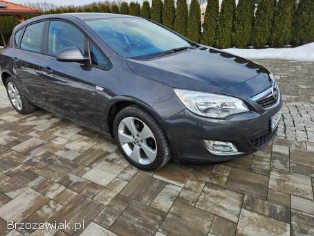 Opel Astra J 2011