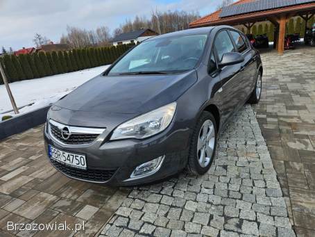 Opel Astra J 2011