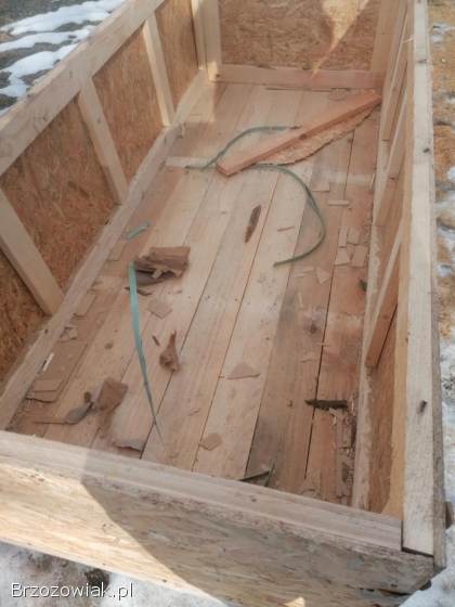 Masywna skrzynia na węgiel