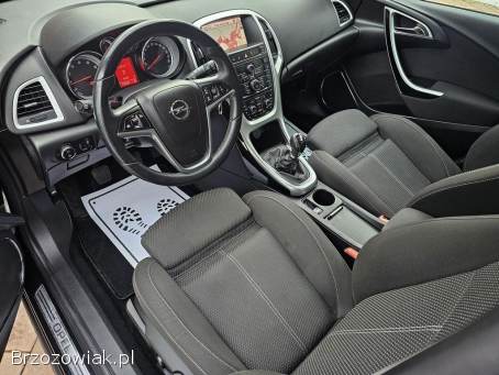 Opel Astra 1.  6 TURBO 180KM 2011