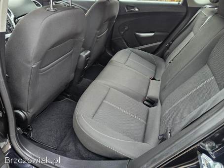 Opel Astra 1.  6 TURBO 180KM 2011