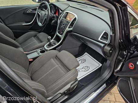 Opel Astra 1.  6 TURBO 180KM 2011