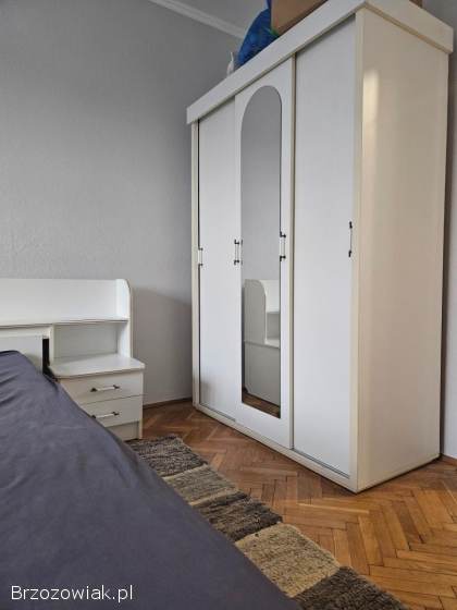Sypialnia łóżko z nakastlikami Szafa toaletka materac