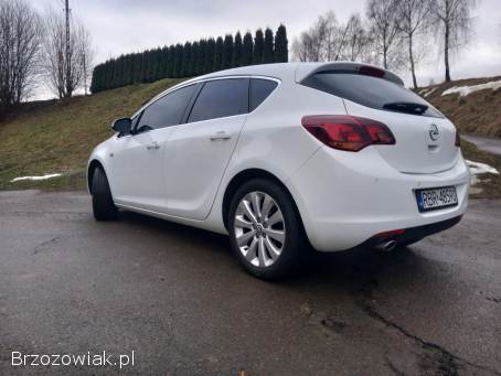 Opel Astra 2012