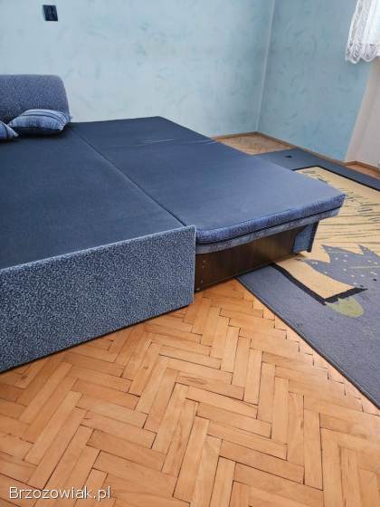 Łóżko rozkladane dywan lampa