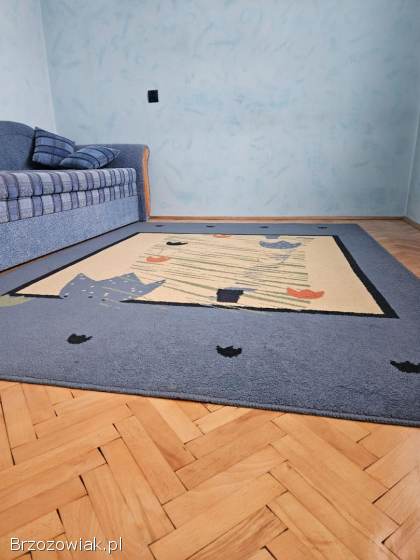 Łóżko rozkladane dywan lampa