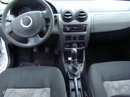Dacia Sandero 1.  2 16V benz.   2009