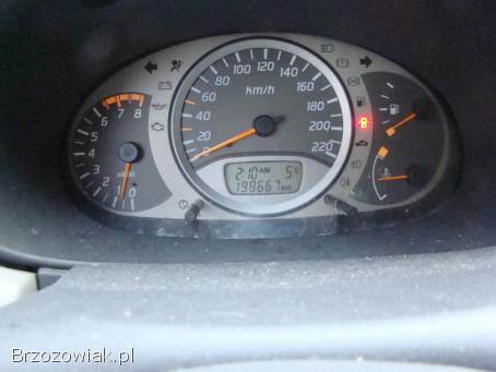 Nissan Almera Tino 1,  8 LPG 2002