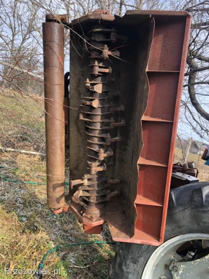 Niebieski ciągnik fiat