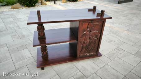 Meble z rzeźbami góralskimi