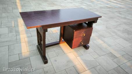 Meble z rzeźbami góralskimi