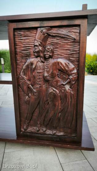 Meble z rzeźbami góralskimi