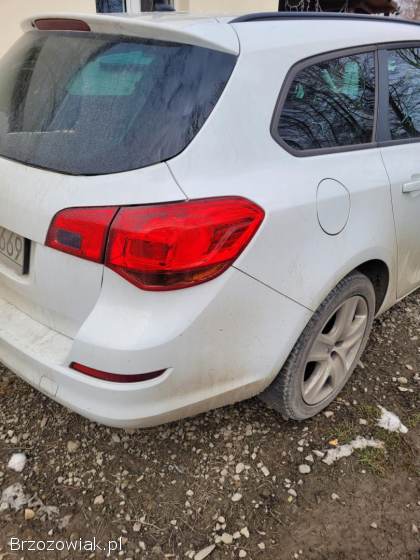 Opel Astra J 2011