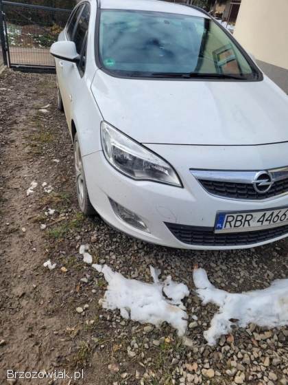 Opel Astra J 2011