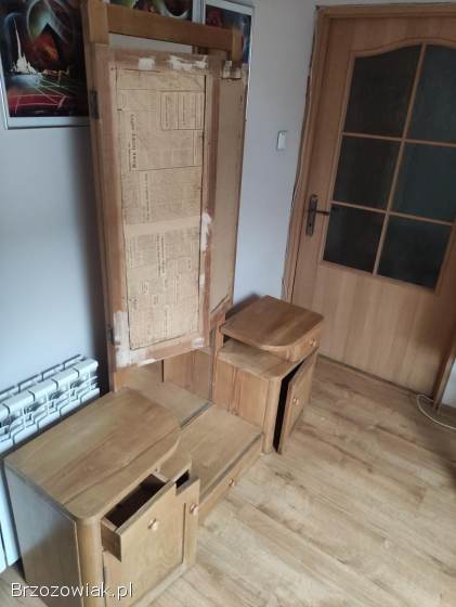 Stare lustro drewniane.