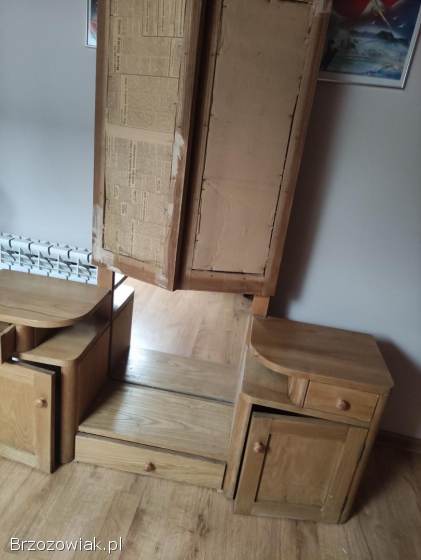 Stare lustro drewniane.