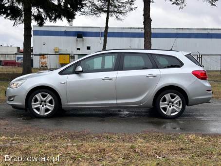 Opel Astra Sports Tourer 2010