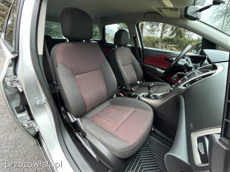 Opel Astra Sports Tourer 2010