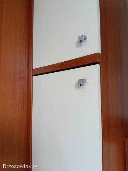 Meble: szafa,  komoda,  półka,  komoda.