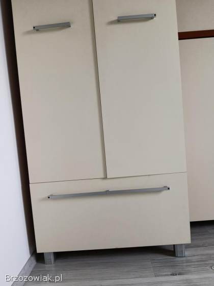 Meble: szafa,  komoda,  półka,  komoda.