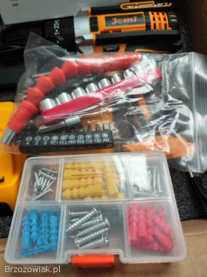 Wiertarko-wkrętarka.  Dwie baterie,  ładowarka i akcesoria.