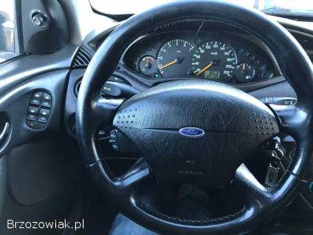Ford Focus Ghia 2000