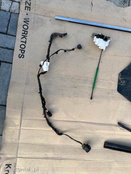 Fiat Tipo Hatchback x Szyby x Uszczelka drzwi x Zamek x Wiązka