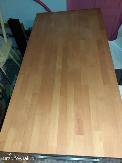 Stół barowy z dwoma hokerami