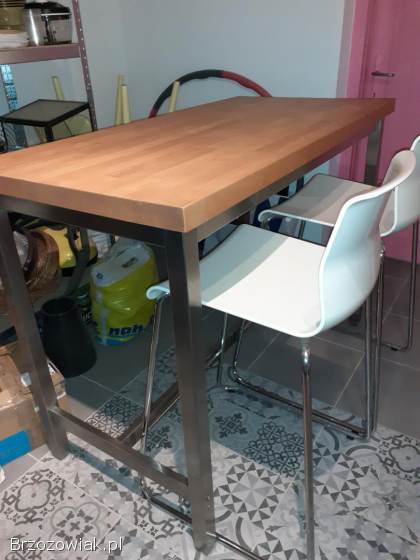 Stół barowy z dwoma hokerami