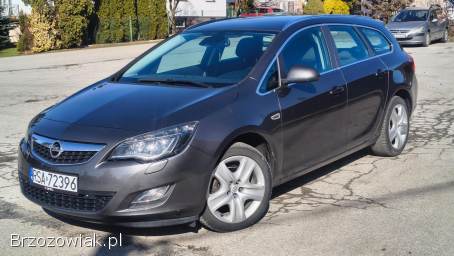 Opel Astra 1.  4T 140 Kombi  2010