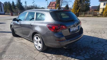 Opel Astra 1.  4T 140 Kombi  2010