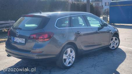 Opel Astra 1.  4T 140 Kombi  2010