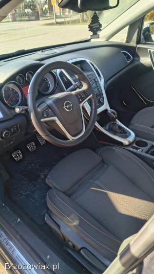 Opel Astra 1.  4T 140 Kombi  2010