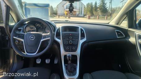 Opel Astra 1.  4T 140 Kombi  2010