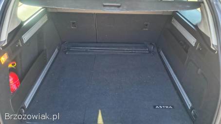 Opel Astra 1.  4T 140 Kombi  2010