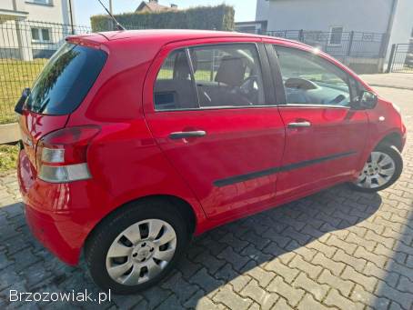 Toyota Yaris Benzyna 1.  0 2011