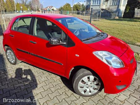 Toyota Yaris Benzyna 1.  0 2011