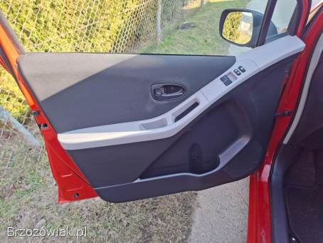 Toyota Yaris Benzyna 1.  0 2011