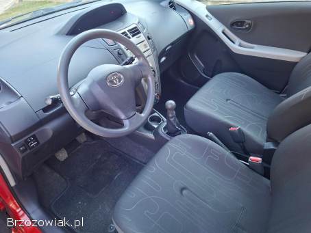 Toyota Yaris Benzyna 1.  0 2011