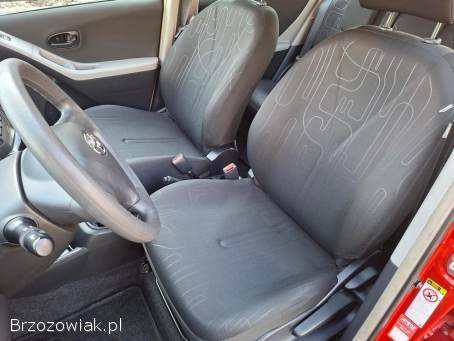 Toyota Yaris Benzyna 1.  0 2011