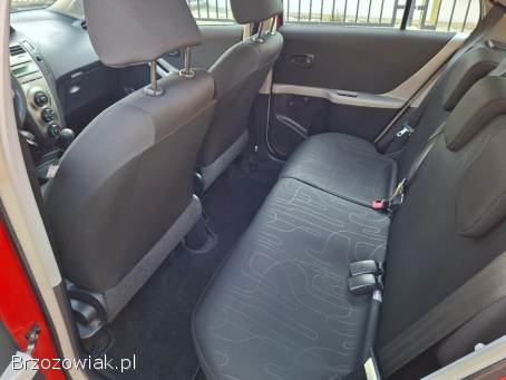 Toyota Yaris Benzyna 1.  0 2011