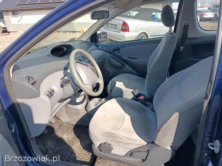 Toyota Yaris 1.  0 00r 2000