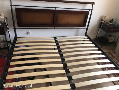 Łóżko włoskie dwie szafki drewno metal rattan