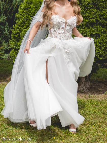 Suknia ślubna kwiaty 3D koronka